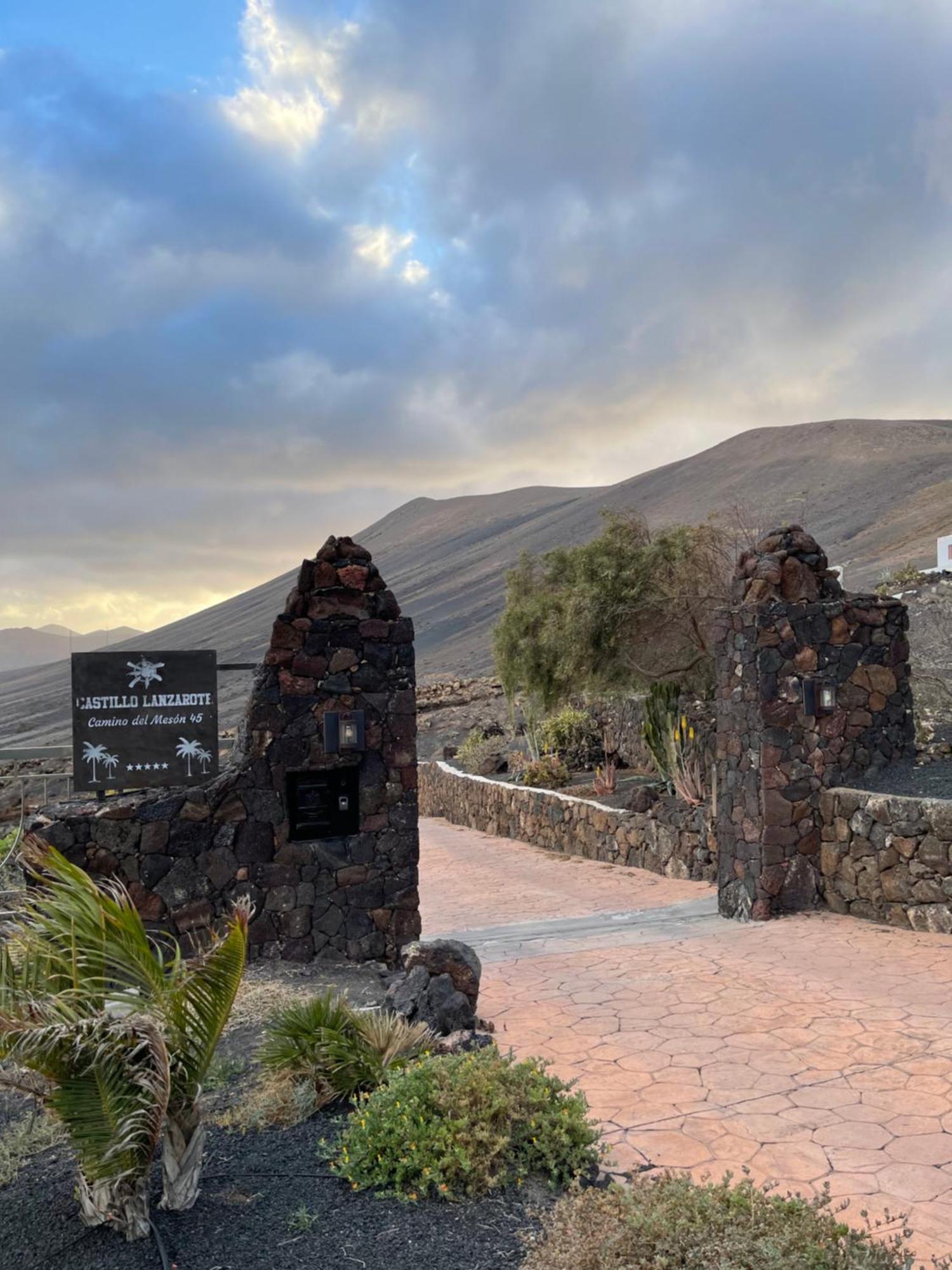 Castillo Lanzarote Villa Sophie - Luxury Villa -Sleep In A Volcanic Cave With Heated Pool Tias Luaran gambar