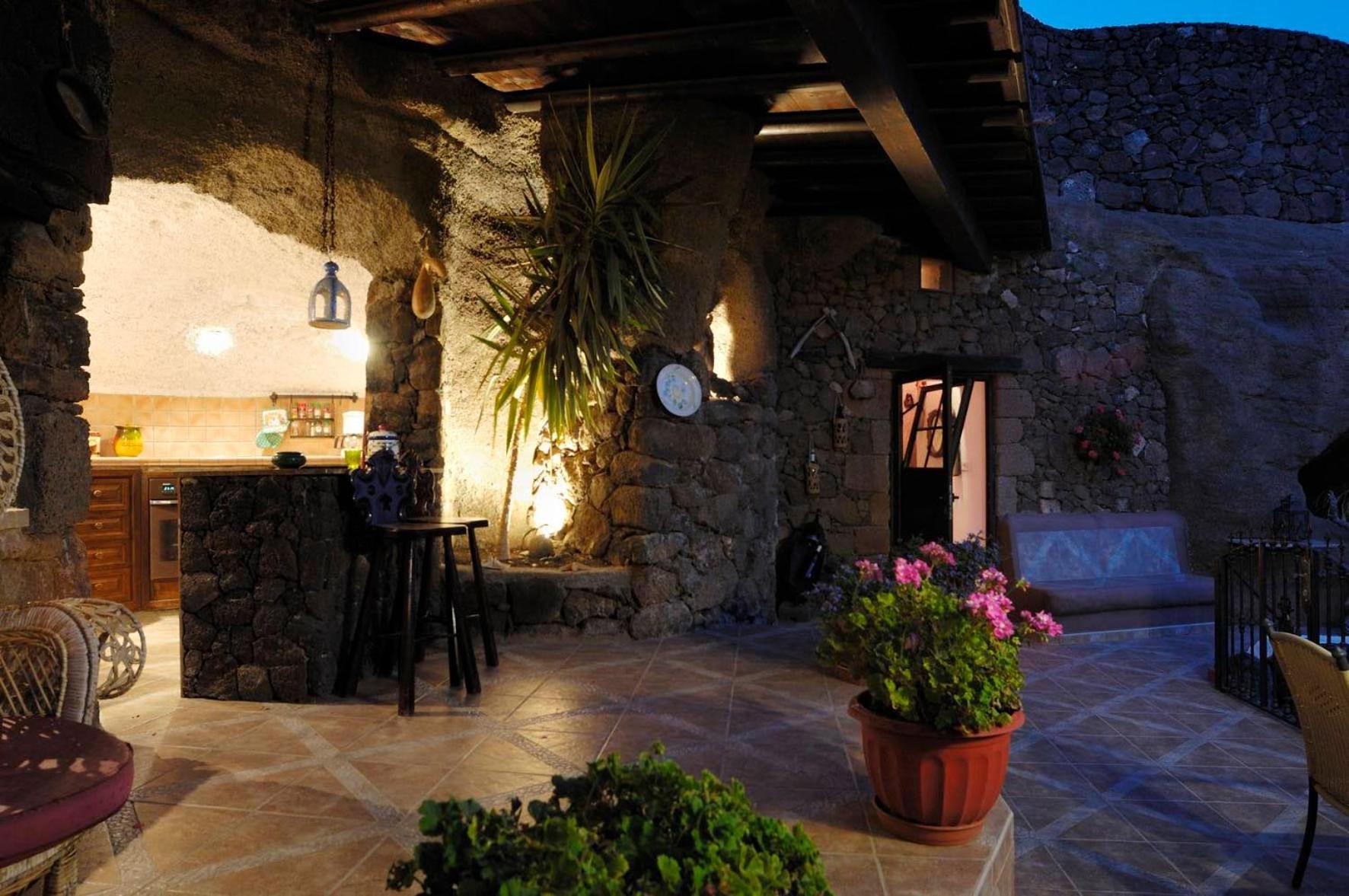 Castillo Lanzarote Villa Sophie - Luxury Villa -Sleep In A Volcanic Cave With Heated Pool Tias Luaran gambar