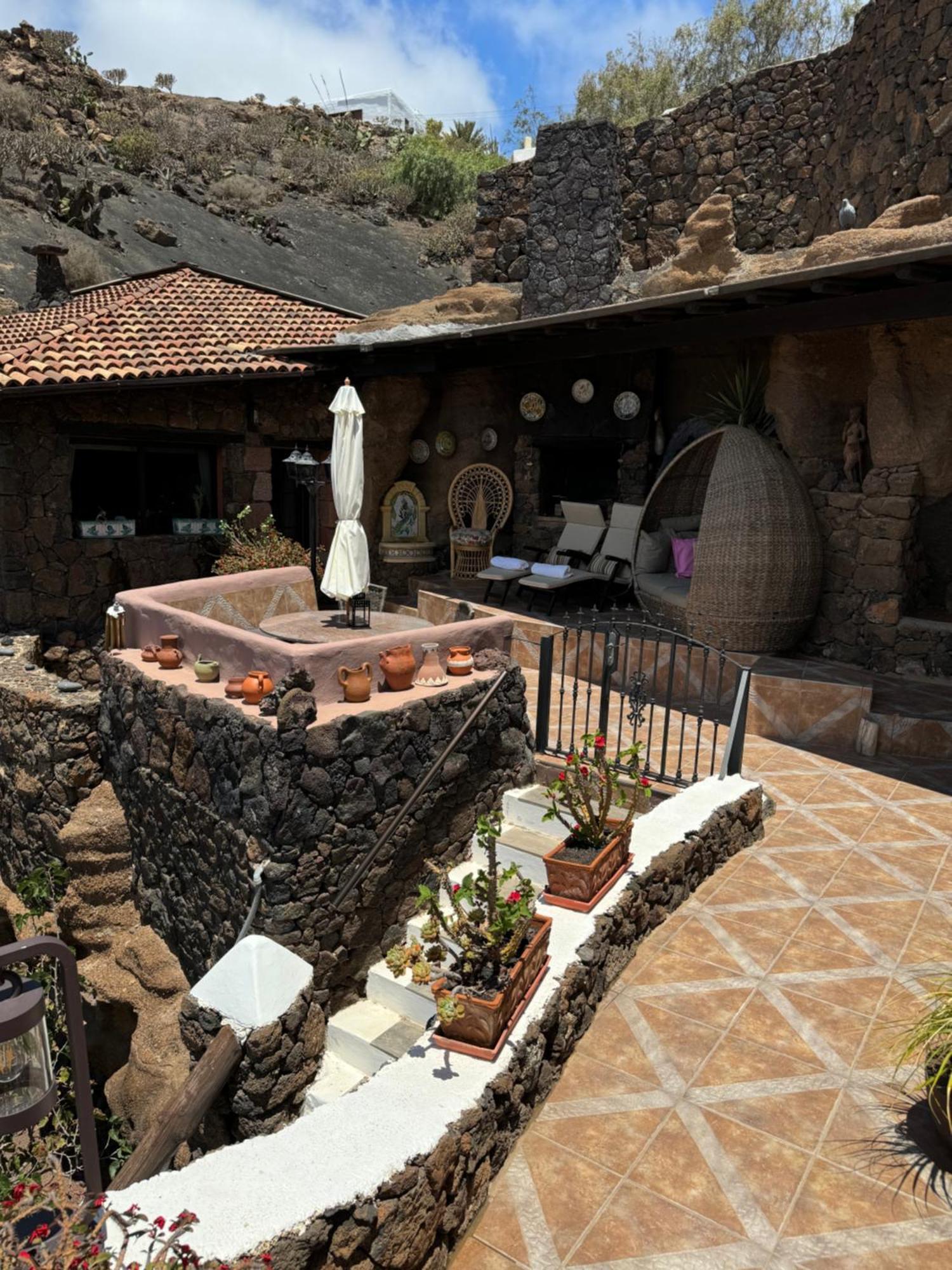Castillo Lanzarote Villa Sophie - Luxury Villa -Sleep In A Volcanic Cave With Heated Pool Tias Luaran gambar